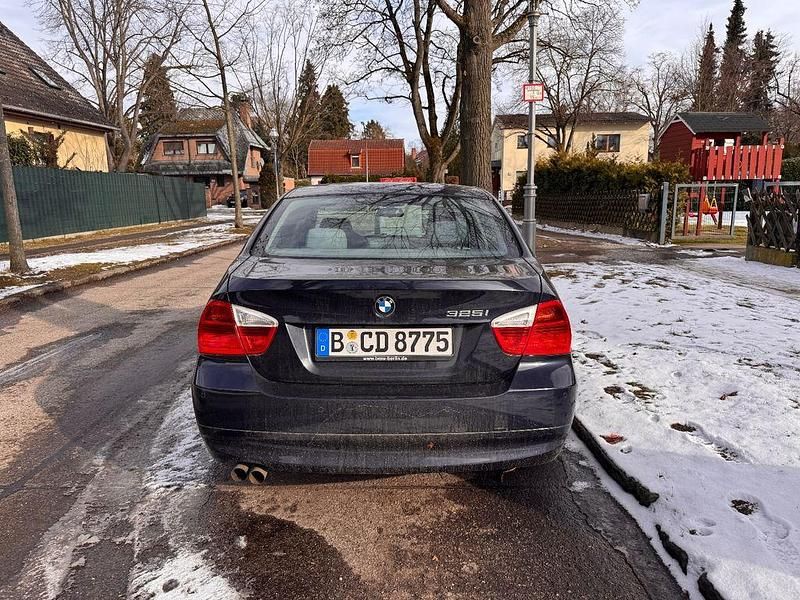 Gebraucht BMW 325 218 PS (160 kW) 2005 Blau Limousine