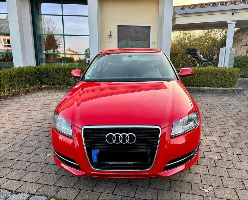 Gebraucht Audi A3 Ambition 105 PS (77 kW) 2011 Rot Kleinwagen