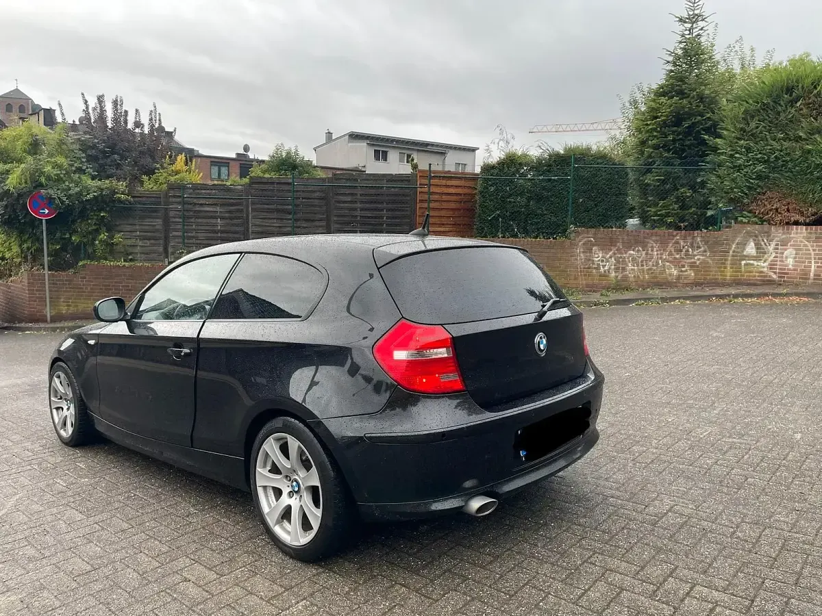 Gebraucht BMW 116 116 PS (85 kW) 2010 Schwarz Kleinwagen
