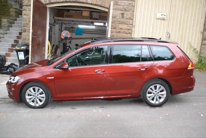 Rot Gebraucht 2019 VW Golf VII Kombi | 13.500 € (Superpreis) - Bild 1/4
