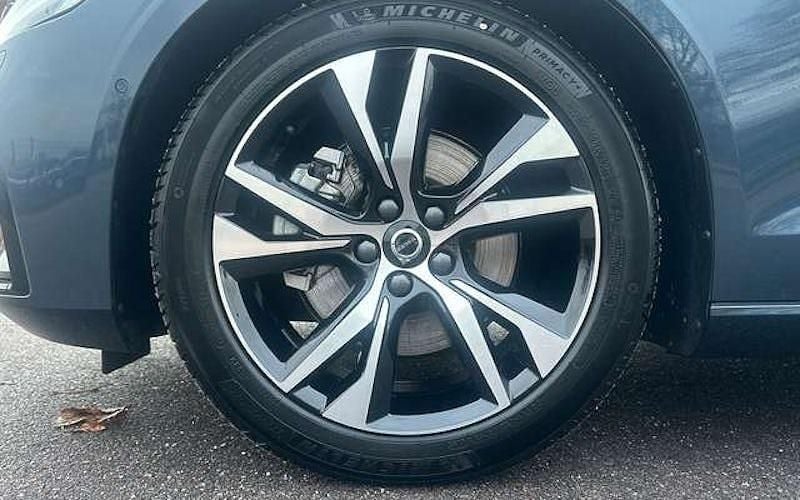 Gebraucht Volvo V60 Plus 197 PS (144 kW) 2025 Blau Kombi