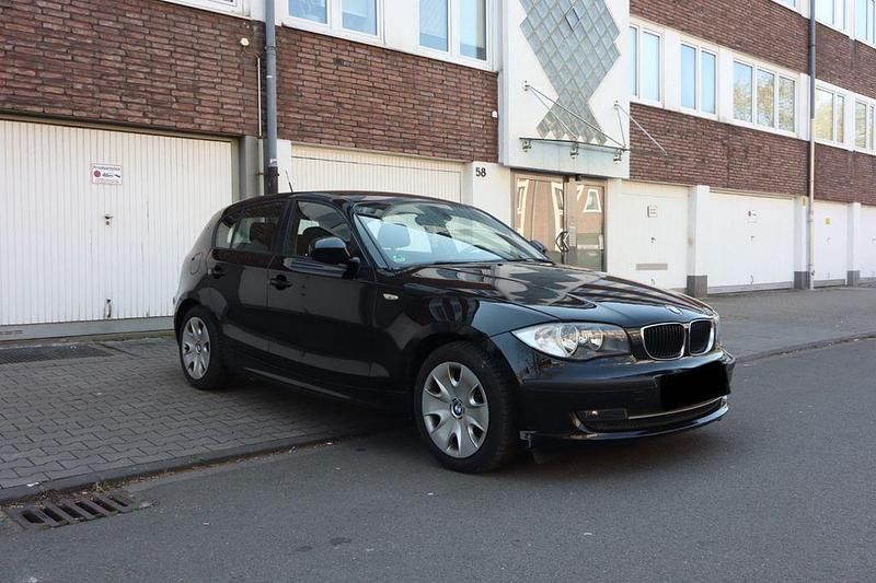 Gebraucht BMW 116 122 PS (89 kW) 2010 Schwarz Kleinwagen
