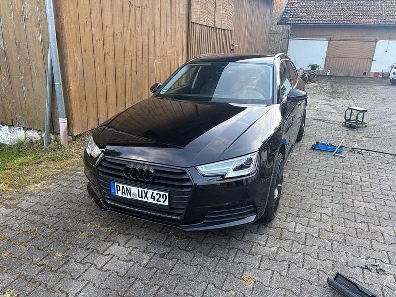 Gebraucht Audi A4 150 PS (110 kW) 2018 Schwarz Kombi