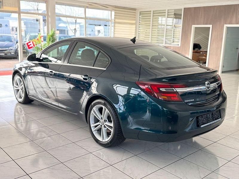 Gebraucht Opel Insignia Edition 140 PS (102 kW) 2015 Grün Limousine