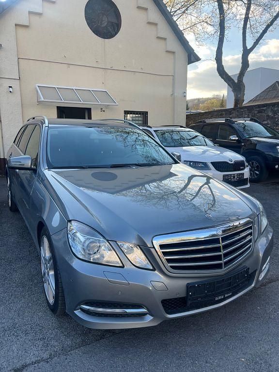 Gebraucht Mercedes E200 184 PS (135 kW) 2011 Silber Limousine