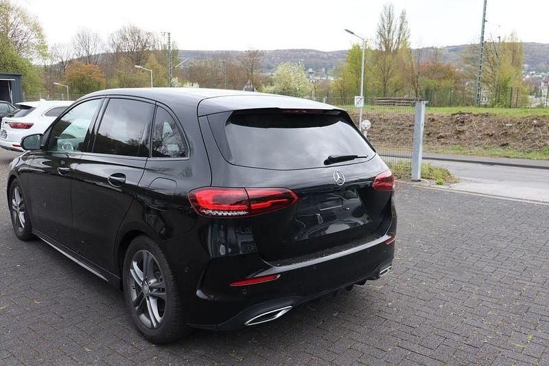 Gebraucht Mercedes B220 190 PS (139 kW) 2020 Schwarz Van / Kleinbus