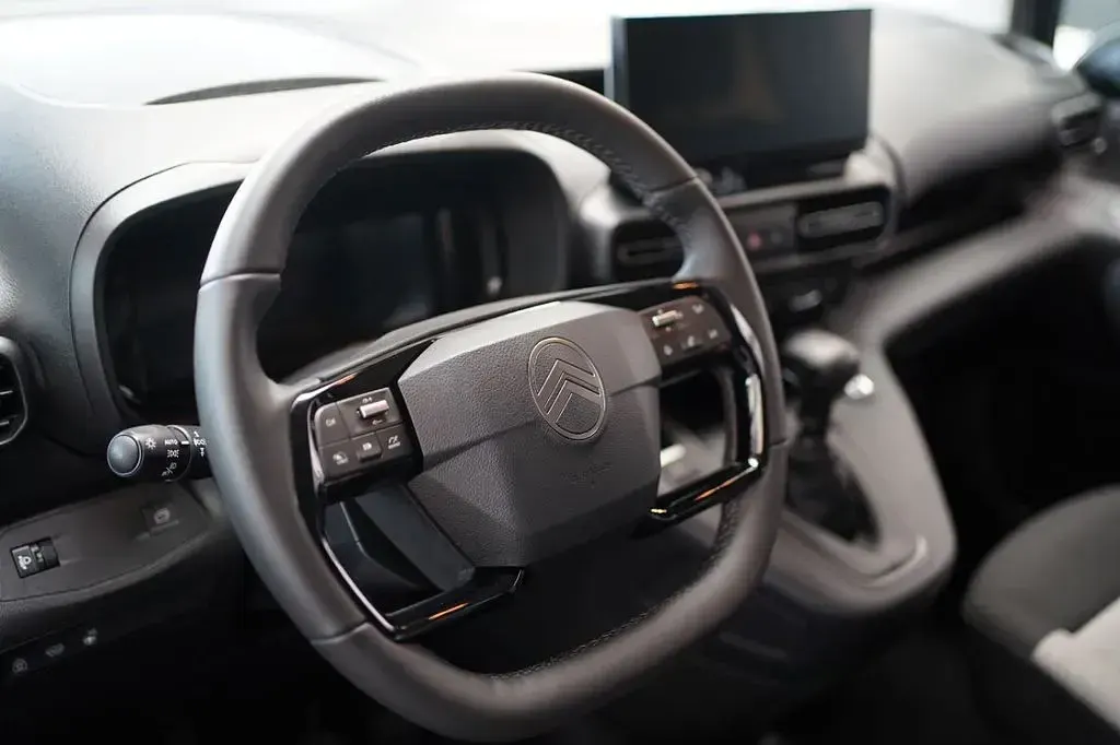 Gebraucht Citroën Berlingo 131 PS (96 kW) 2025 Grau Van / Kleinbus