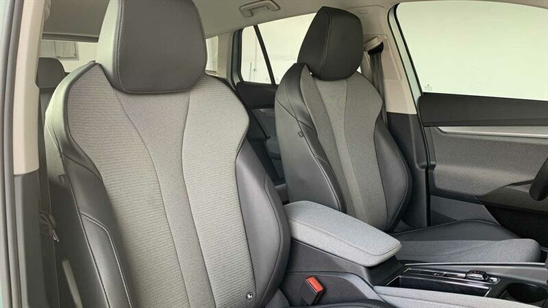 Gebraucht Skoda Enyaq iV Loft 132 kW (180 PS) 2022 Silber / arctic silber / metallic SUV
