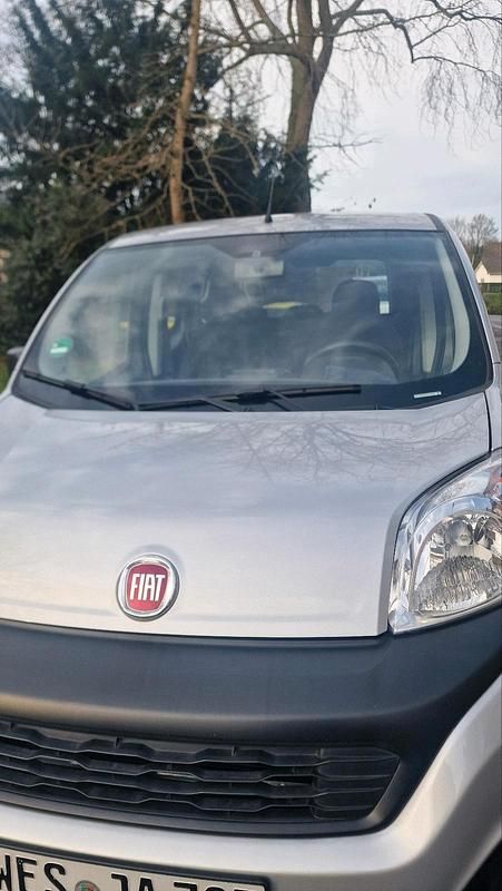Silber Gebraucht 2018 Fiat Qubo Trekking Van / Kleinbus | 6.900 € (Guter Preis) - Bild 1/4
