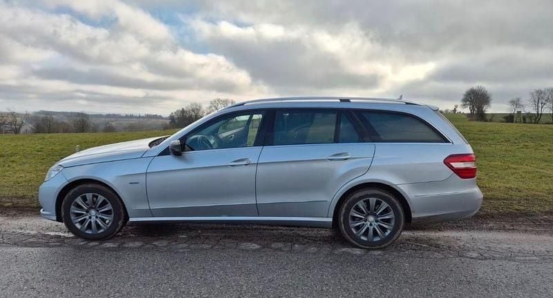 Gebraucht Mercedes E200 Elegance 136 PS (100 kW) 2010 Silber Kombi