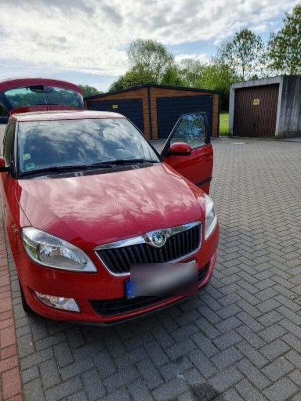 Rot Gebraucht 2012 Skoda Fabia Kleinwagen | 2.300 € (Superpreis) - Bild 1/4