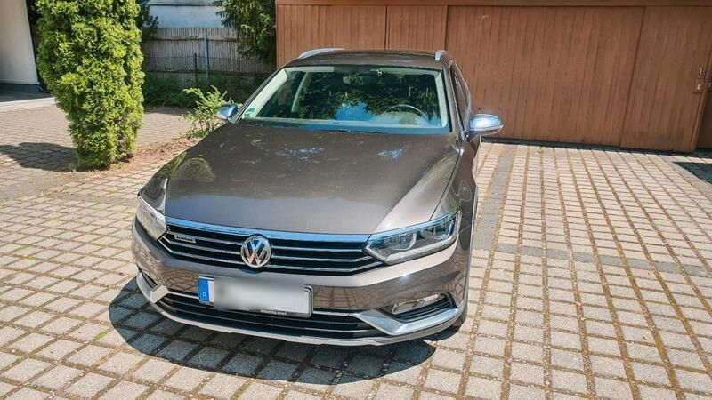 Braun Gebraucht 2017 VW Passat Alltrack Kombi | 20.800 € (Fairer Preis) - Bild 1/4