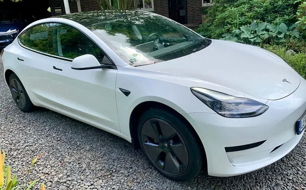 Gebraucht Tesla Model 3 RWD 208 kW (283 PS) 2023 Weiß Limousine
