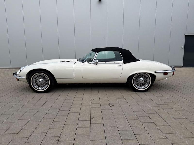 Second-hand Jaguar E-Type 268 CP (197 kW) 1974 Alb Cabrio