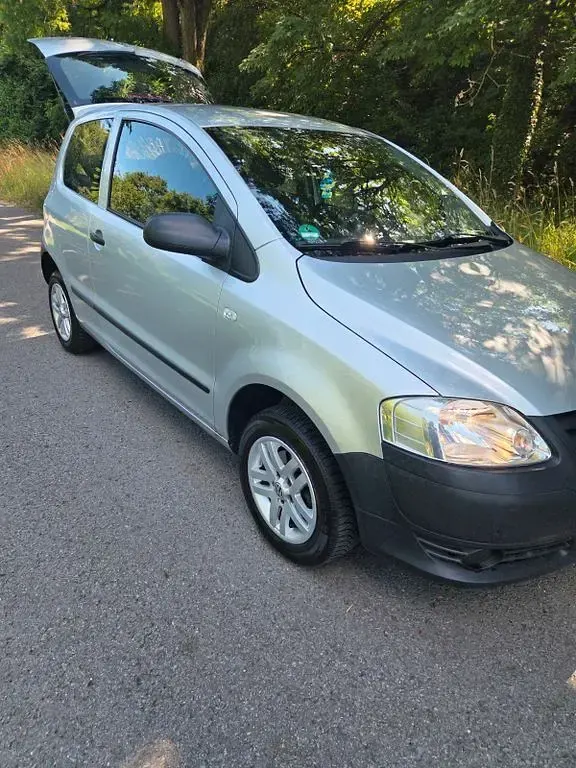 Gebraucht VW Fox 54 PS (39 kW) 2006 Silber Kleinwagen