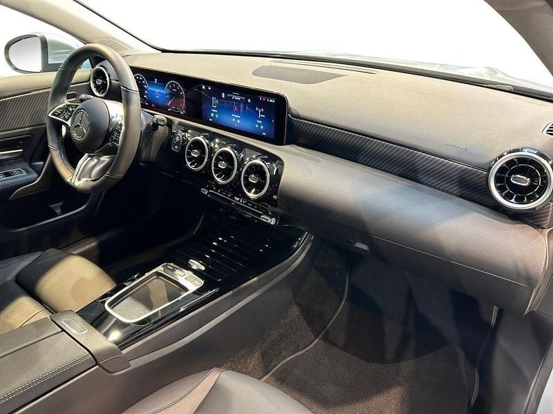 Gebraucht Mercedes A200 Progressive 163 PS (119 kW) 2024 Silber Limousine