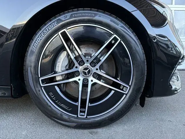 Gebraucht Mercedes E220 AMG line 197 PS (144 kW) 2025 Lack obsidianschwarz Kombi