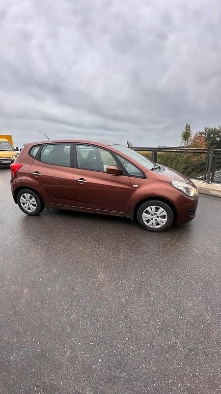 Braun Gebraucht 2015 Hyundai ix20 Van / Kleinbus | 2.999 € (Guter Preis) - Bild 1/4