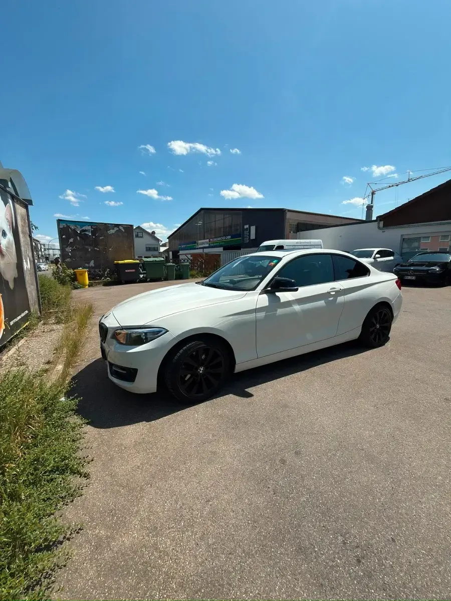 Gebraucht BMW 220 Sport Line 190 PS (139 kW) 2015 Weiß Coupé