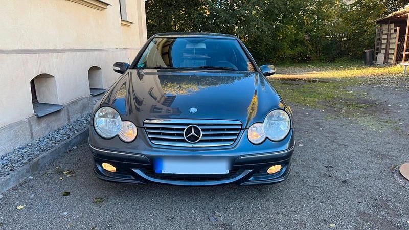 Gebraucht Mercedes C180 143 PS (105 kW) 2005 Andere farben Coupé