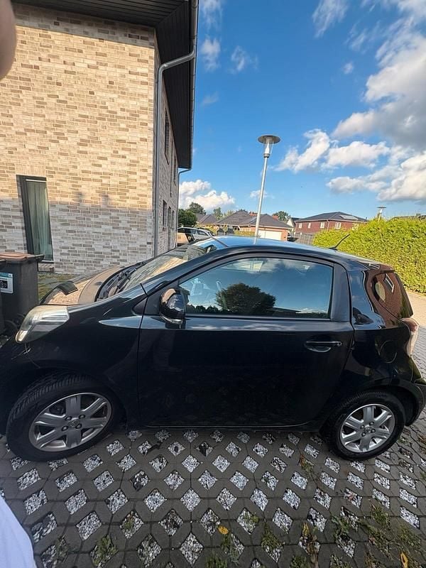 Gebraucht Toyota iQ 68 PS (50 kW) 2010 Schwarz Kleinwagen