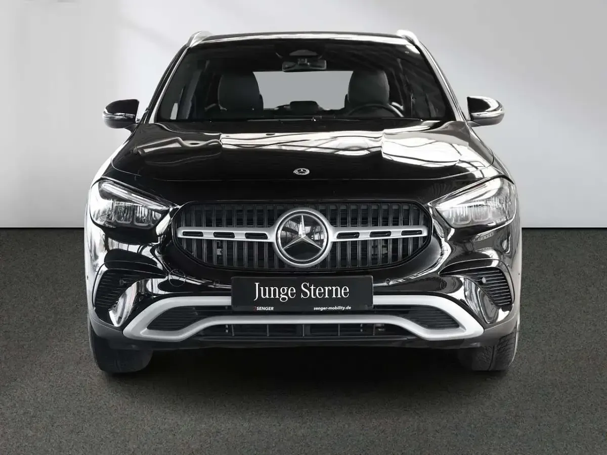 Gebraucht Mercedes GLA200 163 PS (119 kW) 2024 Unilack nachtschwarz SUV