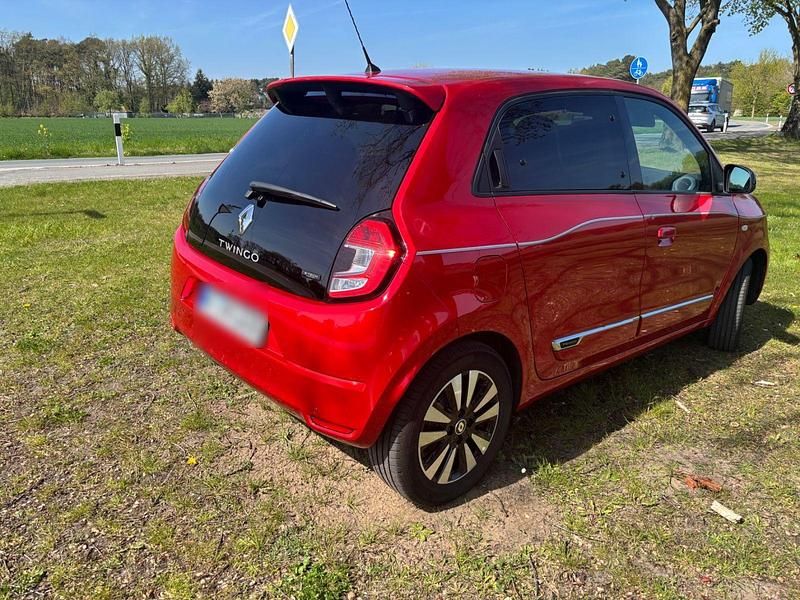Second-hand Renault Twingo Techno 60 kW (82 CP) 2023 Roșu Hatchback