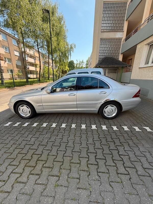 Silber Gebraucht 2001 Mercedes C220 Limousine | 3.600 € (Teuer) - Bild 1/4