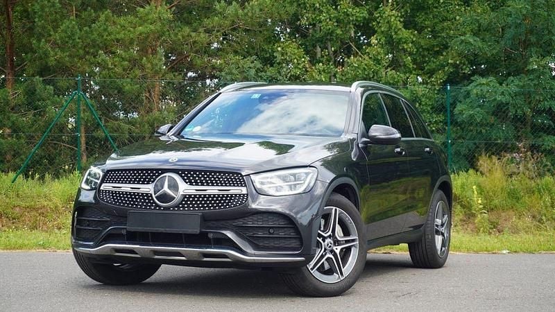 Grau Gebraucht 2021 Mercedes GLC220 AMG SUV | 29.900 € (Guter Preis) - Bild 1/4