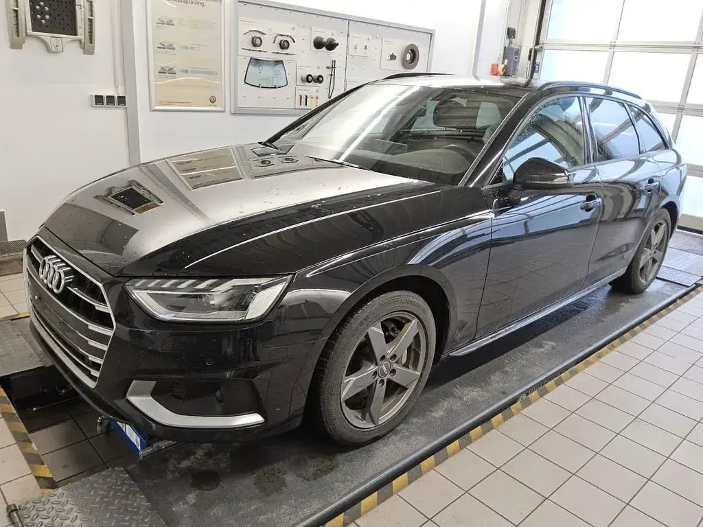 Gebraucht Audi A4 Advanced Plus 204 PS (150 kW) 2023 Mythosschwarz Kombi