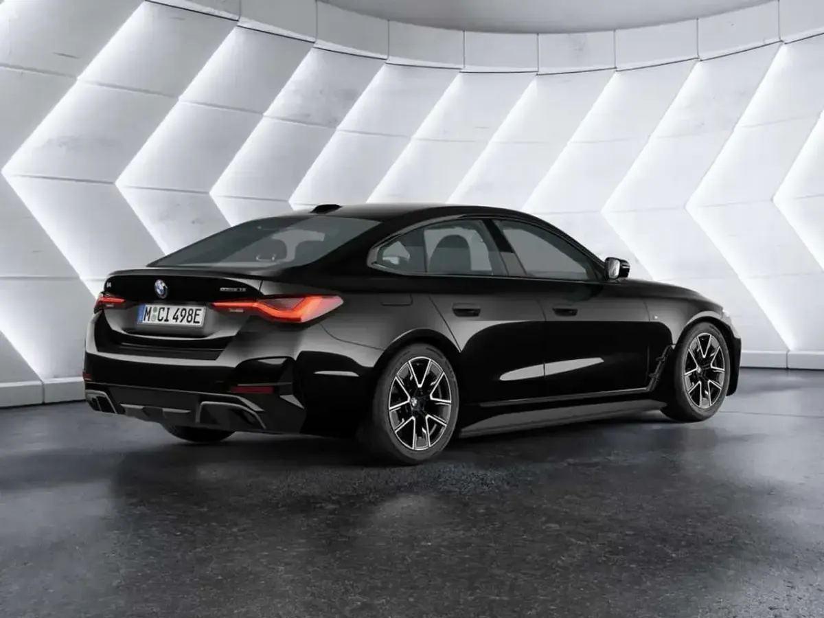 Neu BMW i4 M Sport 210 kW (286 PS) 2026 Black sapphire Limousine