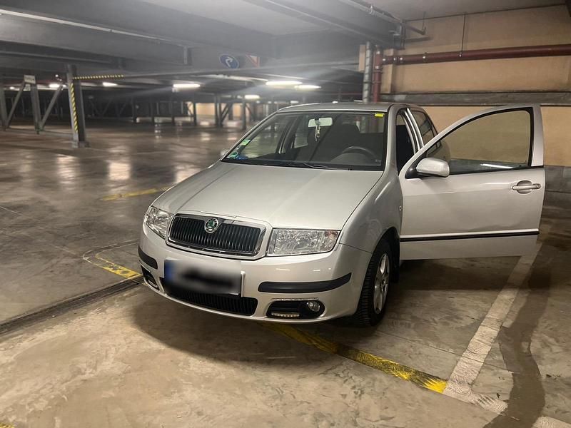 Silber Gebraucht 2007 Skoda Fabia Limousine | 2.500 € (Guter Preis) - Bild 1/4