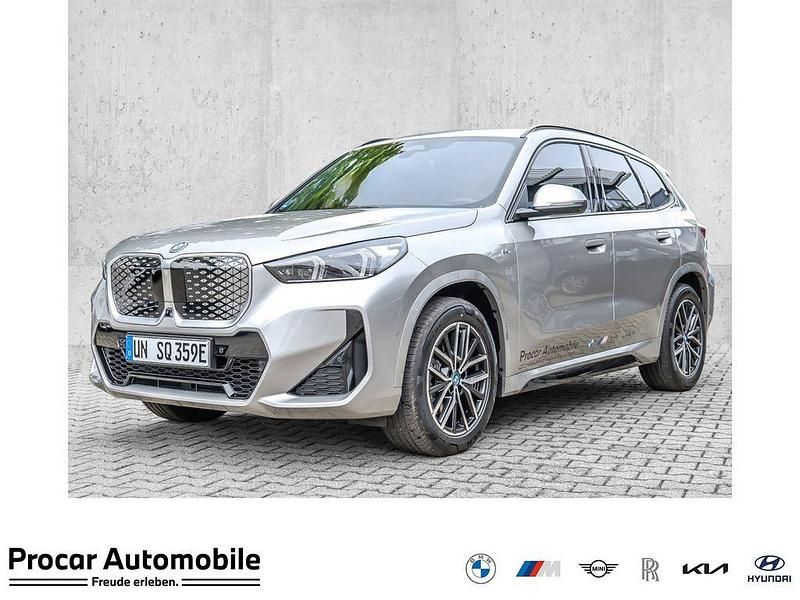 Silber Gebraucht 2025 BMW iX1 M Sport SUV | 49.990 € - Bild 1/4