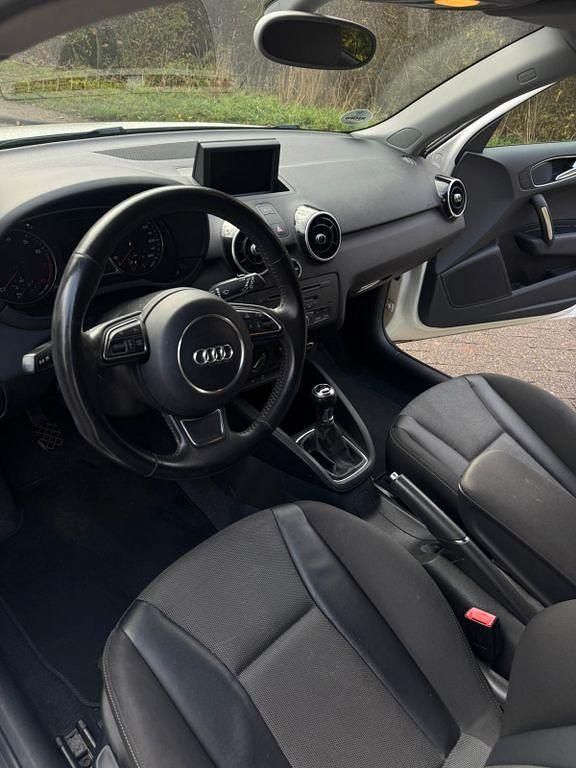 Gebraucht Audi A1 Sportback Ambition 86 PS (63 kW) 2012 Weiß Kleinwagen