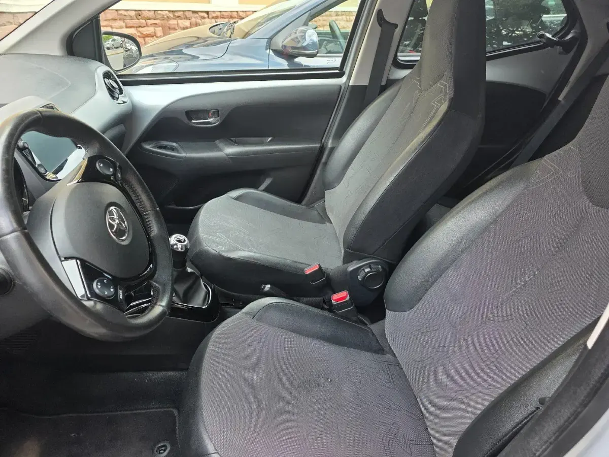Gebraucht Toyota Aygo 72 PS (52 kW) 2018 Silber Kleinwagen
