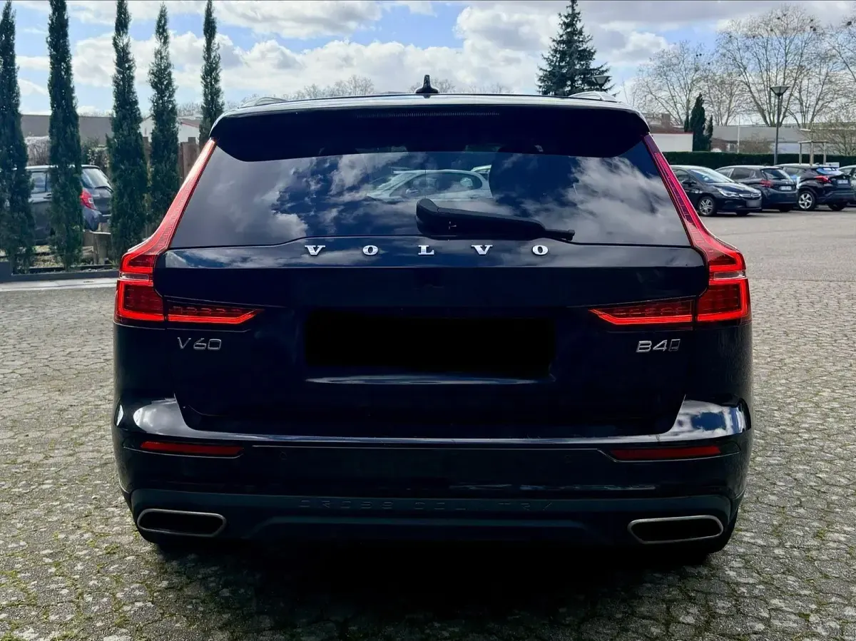 Gebraucht Volvo V60 CC Pro 197 PS (144 kW) 2022 Schwarz Kombi