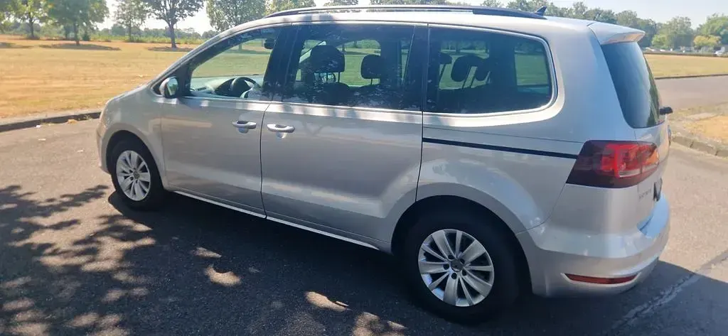 Gebraucht VW Sharan Comfortline 150 PS (110 kW) 2016 Grau Van / Kleinbus
