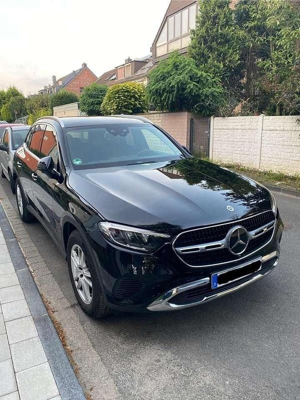 Gebraucht Mercedes GLC200 204 PS (150 kW) 2024 Schwarz SUV