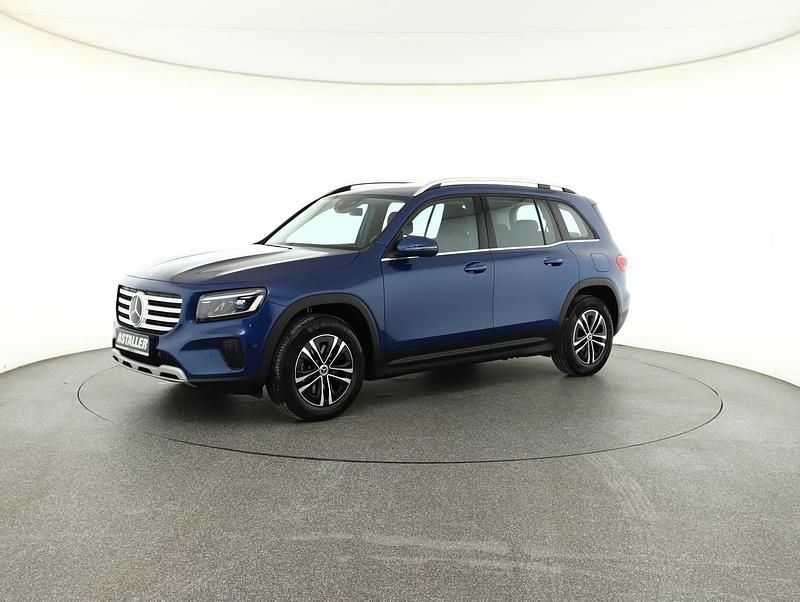 Gebraucht Mercedes GLB200 Advanced 150 PS (110 kW) 2024 Metalliclack spektralblau SUV