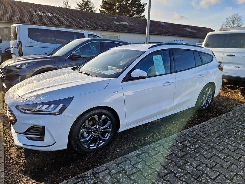 Frostweiß Gebraucht 2024 Ford Focus ST-Line Kombi | 21.695 € (Fairer Preis) - Bild 1/4