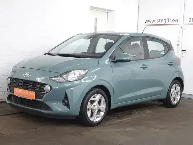 Gebraucht Hyundai i10 Trend 67 PS (49 kW) 2022 Grün Kleinwagen