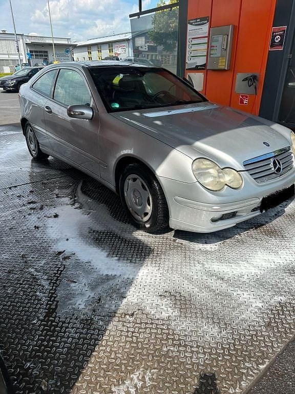 Silber Gebraucht 2001 Mercedes C200 Limousine | 1.000 € (Superpreis) - Bild 1/4