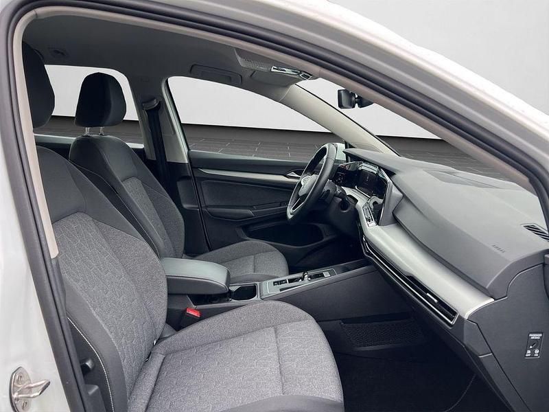 Gebraucht VW Golf VIII Move 150 PS (110 kW) 2024 Pure white Kombi