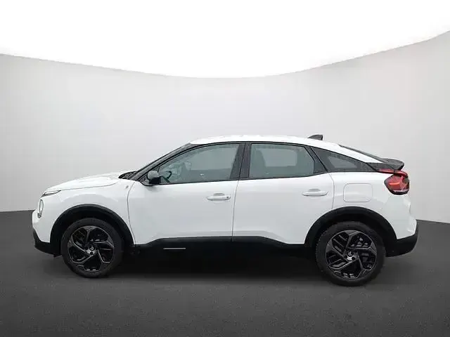 Używany Citroën C4 Feel 131 KM (96 kW) 2023 Biały Sedan/Limuzyna