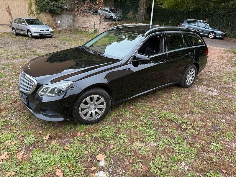 Schwarz Gebraucht 2014 Mercedes E250 Kombi | 8.800 € (Superpreis) - Bild 1/4