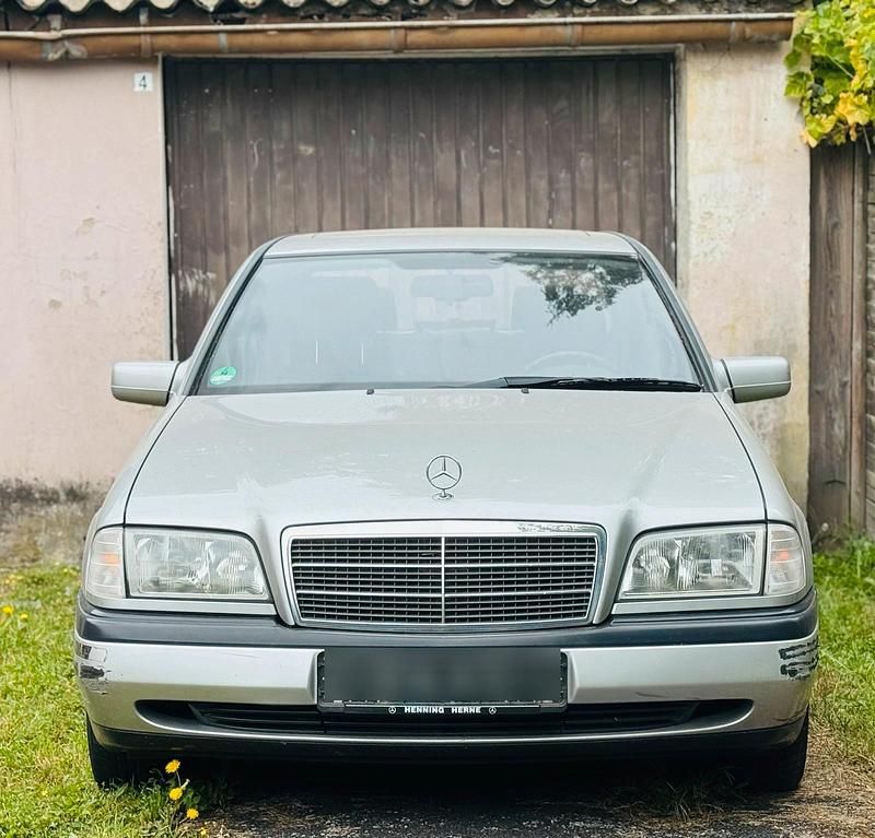 Silber Gebraucht 1997 Mercedes C180 Limousine | 1.450 € (Superpreis) - Bild 1/4