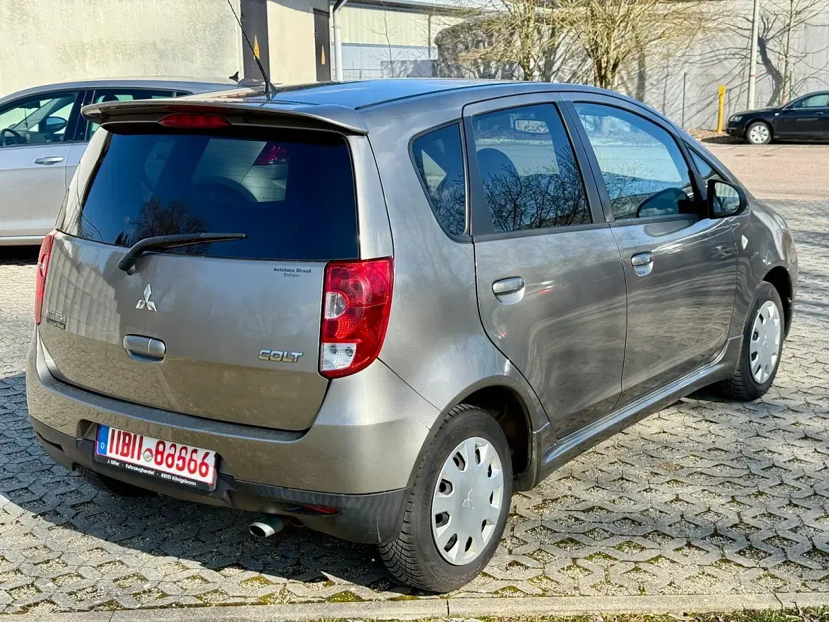 Gebraucht Mitsubishi Colt 95 PS (69 kW) 2011 Grau Kleinwagen