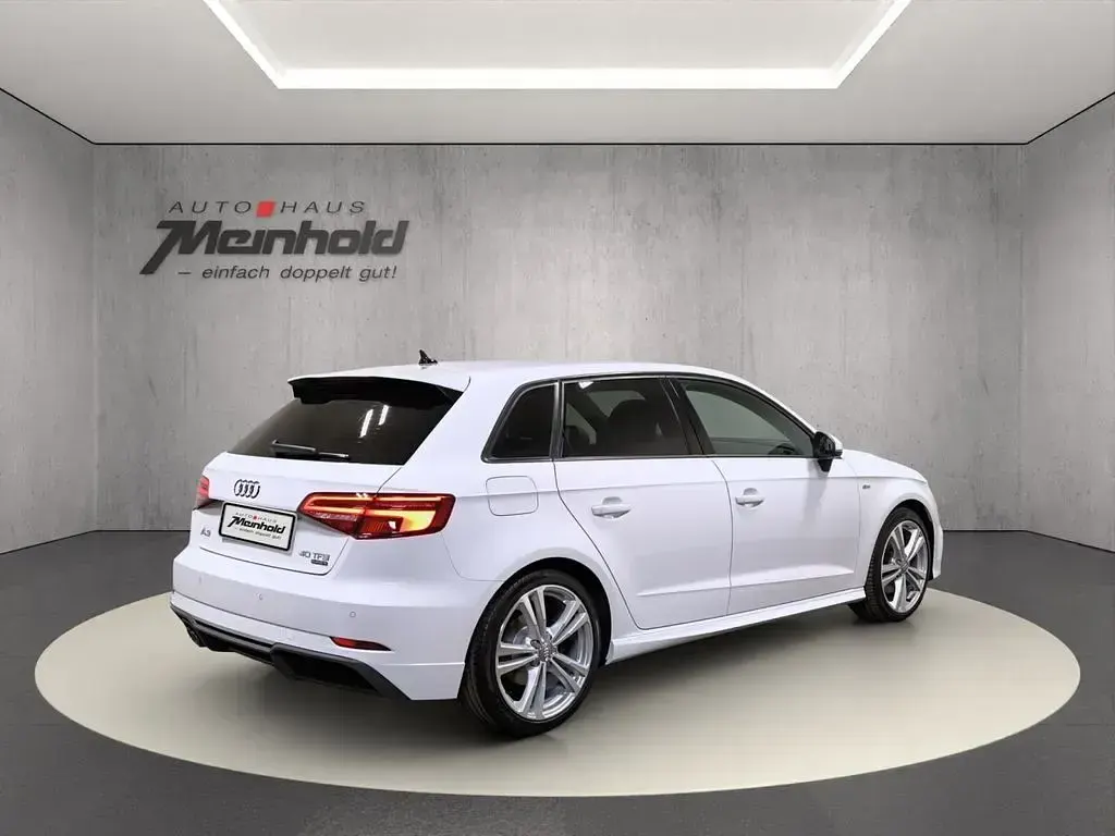 Używany Audi A3 S-Line 190 KM (139 kW) 2020 Biały Sedan/Limuzyna