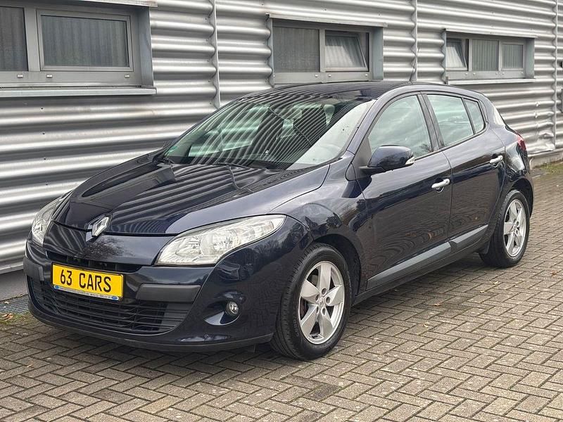 Blau Gebraucht 2010 Renault Mégane III Dynamique Limousine | 4.490 € (Fairer Preis) - Bild 1/4