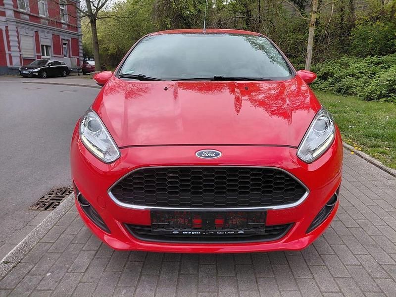 Gebraucht Ford Fiesta Trend 60 PS (44 kW) 2016 Rot Limousine